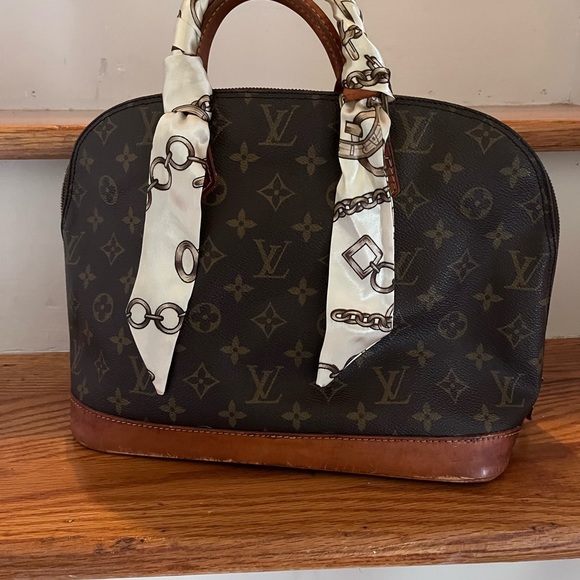 Louis Vuitton Alma PM Handbag Monogram - Picture 15 of 15